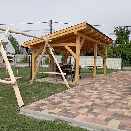 Vadgalamb Apartmanhaz Lipót المظهر الخارجي الصورة