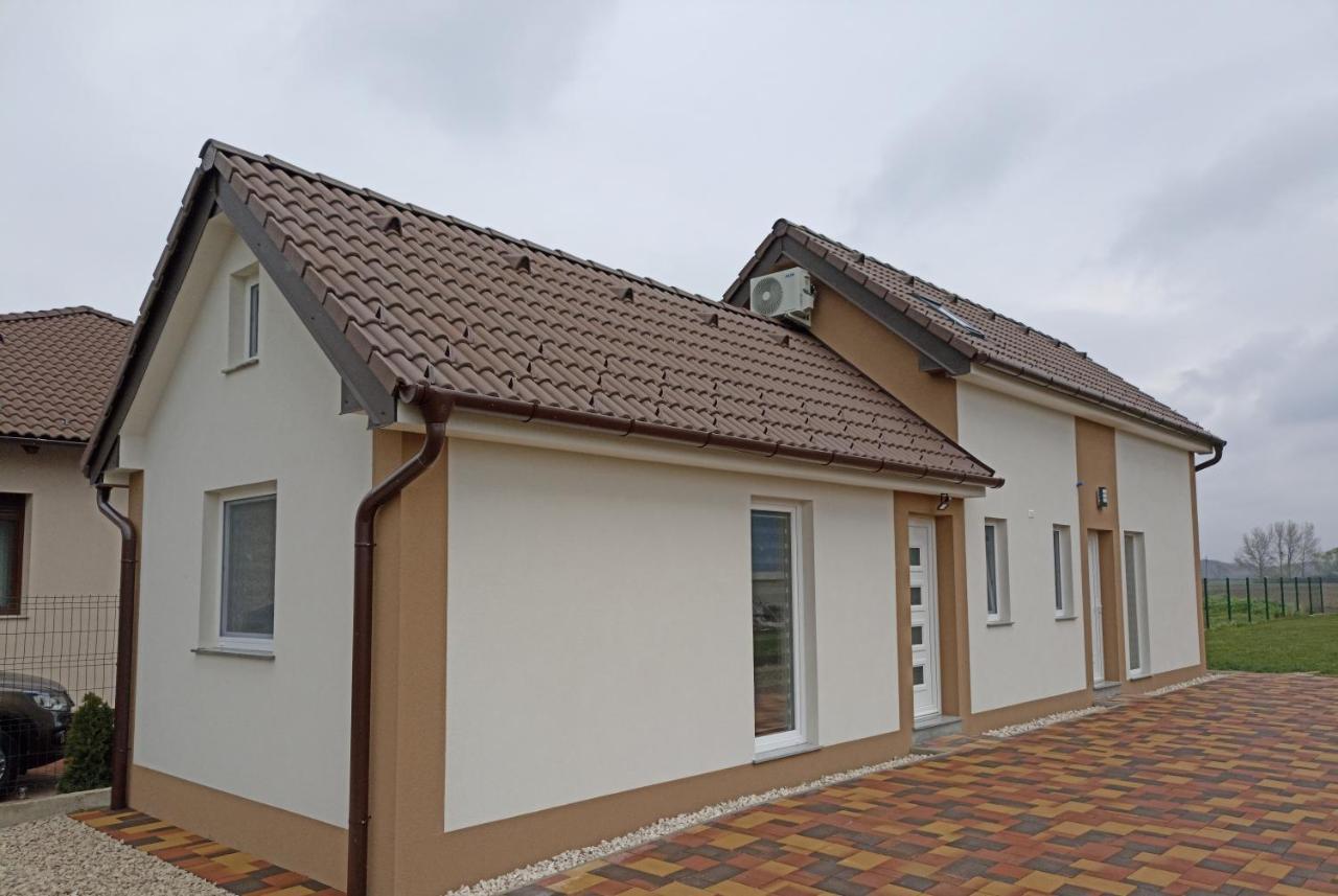 Vadgalamb Apartmanhaz Lipót المظهر الخارجي الصورة