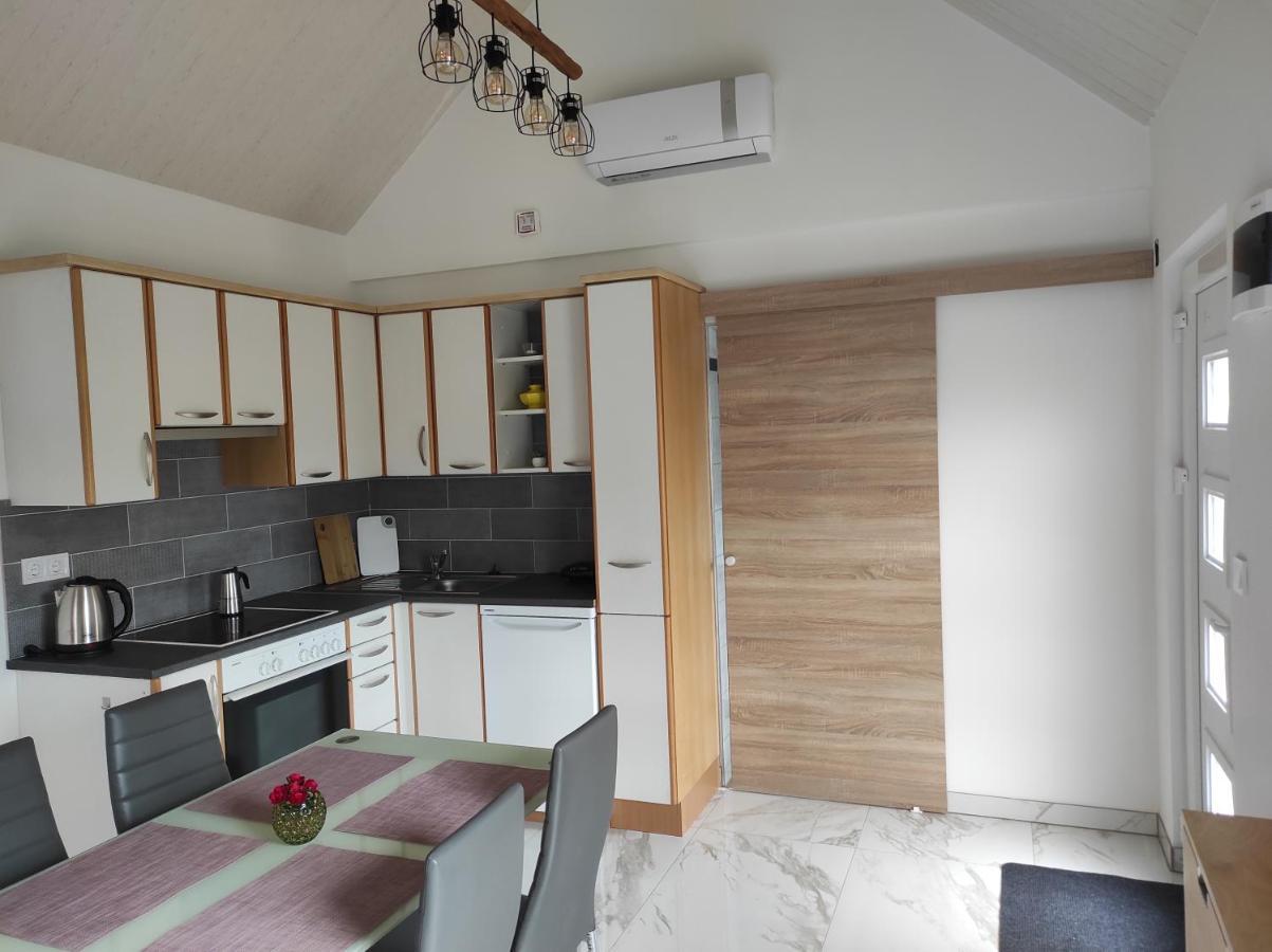 Vadgalamb Apartmanhaz Lipót المظهر الخارجي الصورة