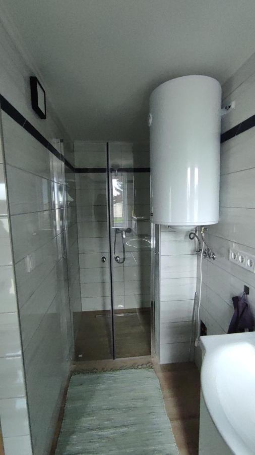 Vadgalamb Apartmanhaz Lipót المظهر الخارجي الصورة