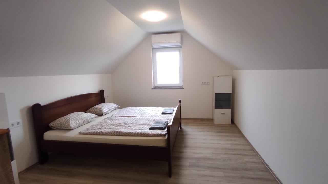 Vadgalamb Apartmanhaz Lipót المظهر الخارجي الصورة