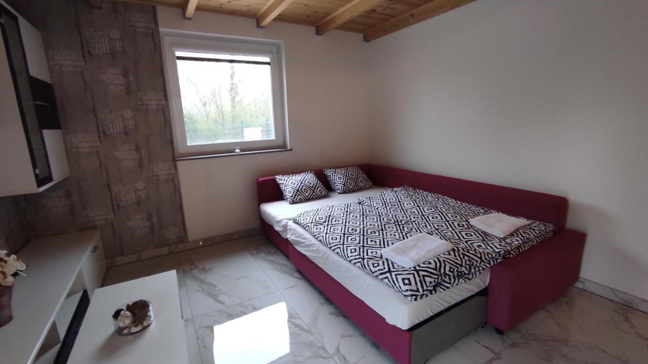 Vadgalamb Apartmanhaz Lipót المظهر الخارجي الصورة
